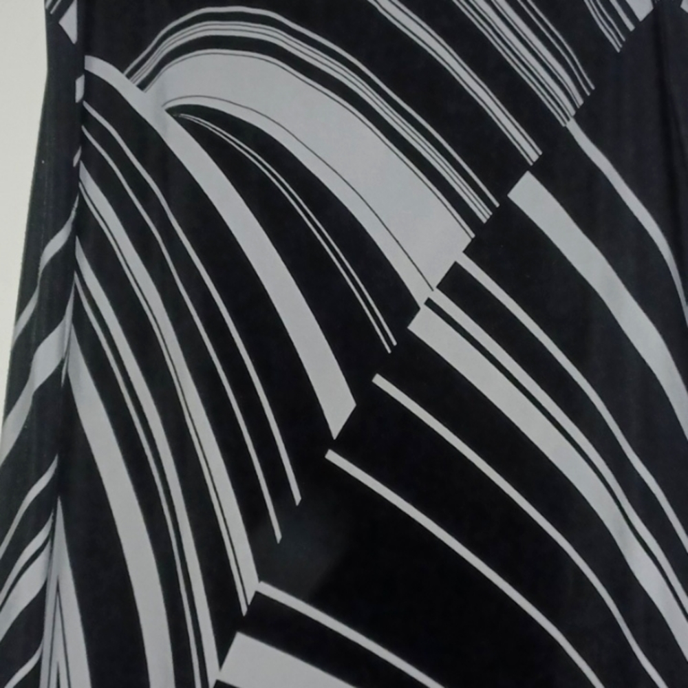 Chico's maxi skirt. Black and cream print. Chico's size 0 with is small 4/6 - Picture 2 of 4